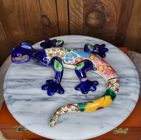 Pottery Gecko - Picture 3 of 17